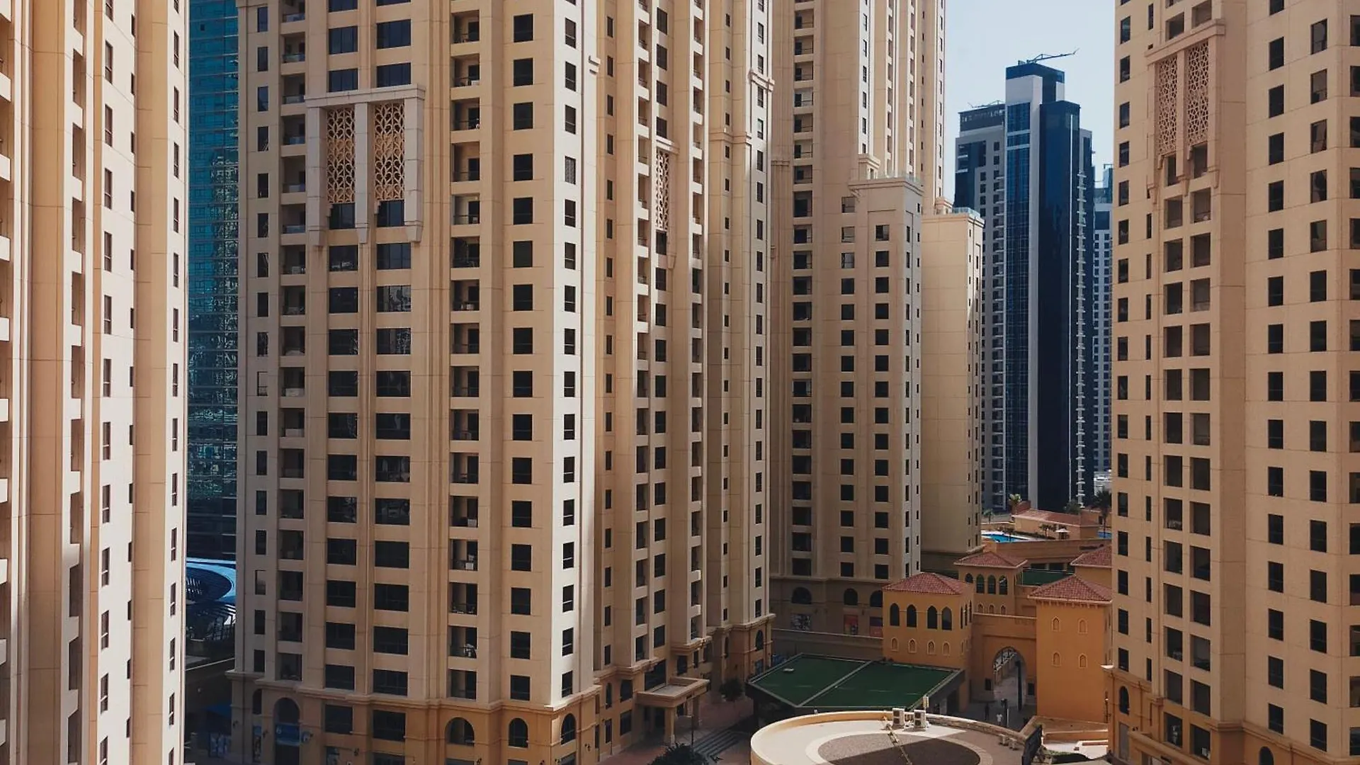 Sea La Vie Hostel Dubai