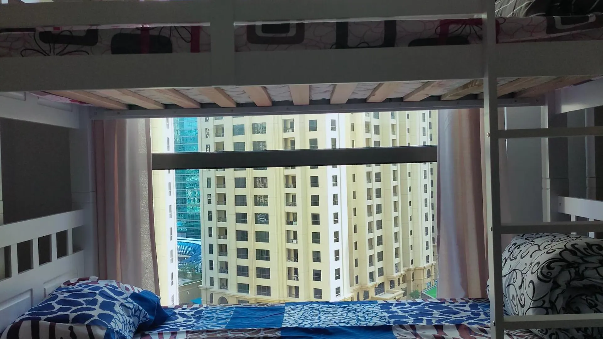 Sea La Vie Hostel Dubai