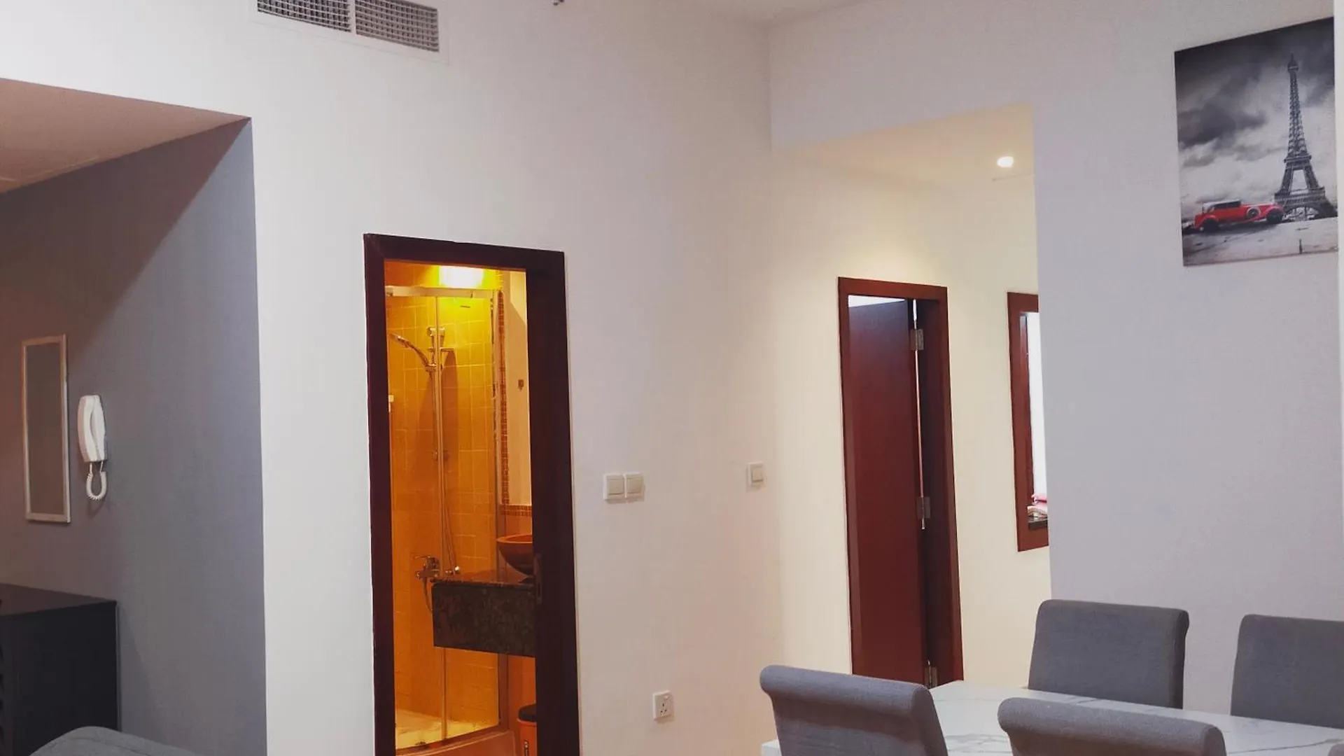 Sea La Vie Hostel Dubai